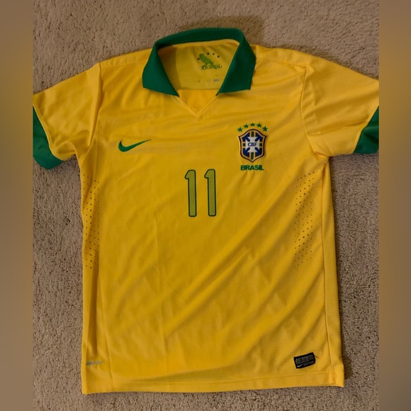 It’s an old shirt I don’t wear anymore and I’m downsizing to colorado. - Picture 2 of 6